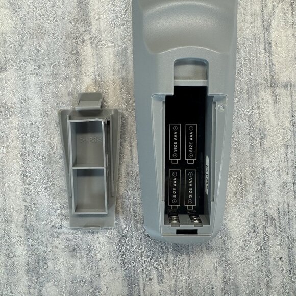 Genuine DISH Network Platinum 118153 UHF Remote  OEM - FCC ID 1707A DKNAMTX01 - Picture 4 of 4